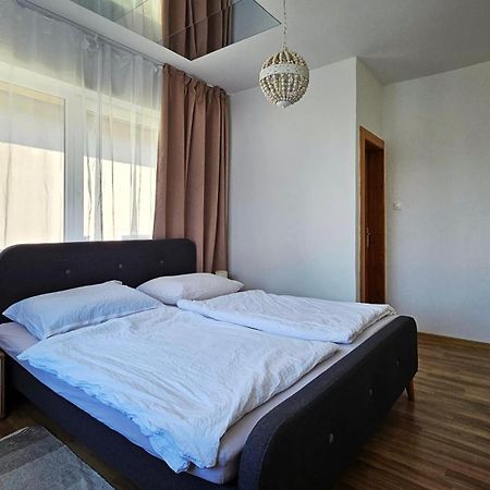 Penzion Toliar Hotel สตารา เลชนา ภายนอก รูปภาพ