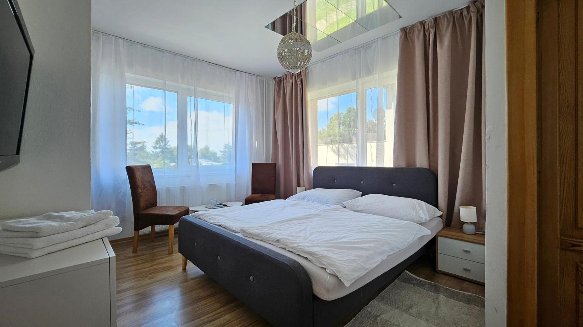 Penzion Toliar Hotel สตารา เลชนา ภายนอก รูปภาพ